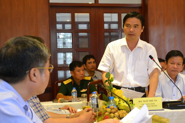 Chủ tịch UBND huyện Long Thành Ngô Thế Ân báo cáo tại buổi làm việc