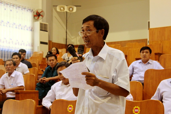 Cử tri huyện Nhơn Trạch phát biểu ý kiến.