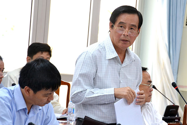 Nhiều dự án liên quan đến Sở GTVT đang bị chậm tiến độ. Giám đốc Sở  GTVT Trịnh Tuấn Liêm báo cáo một số vướng mắc ở những dự án giao thông (TTL – K.Giới)