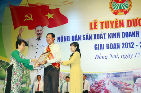 Ông Nguyễn Thanh Phước được nhận bằng khen của UBND tỉnh là nông dân sản xuất, kinh doanh giỏi tỉnh Đồng Nai giai đoạn 2012-2016.