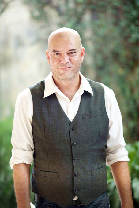 Đạo diễn Stephane Gauger.