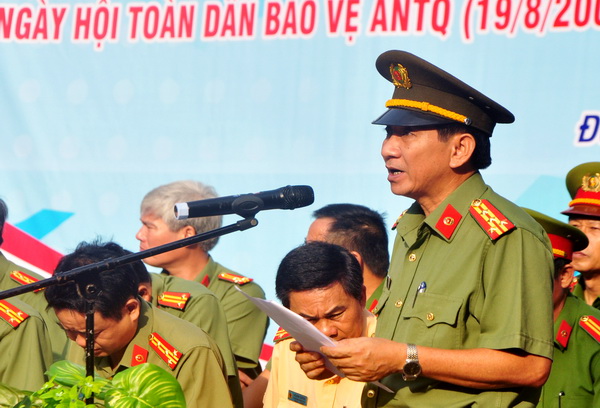 Đại tá Bùi Hữu Danh, phó giám đốc Công an tỉnh phát biểu khai mạc (ảnh: Đăng Tùng)