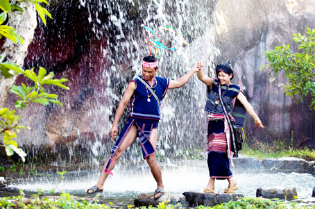 Nét đẹp Tây Nguyên qua ống kính "Nhiếp ảnh râu xồm"