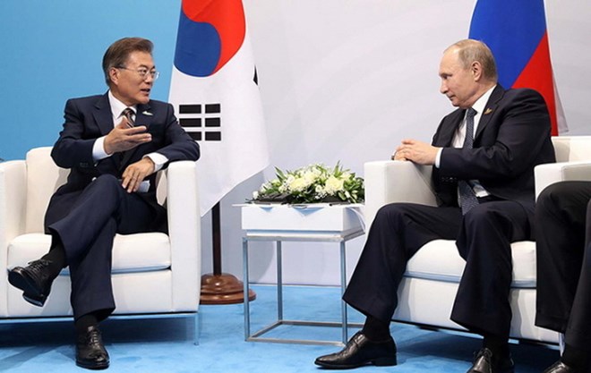 Tổng thống Moon Jae-in và người đồng cấp Vladimir Putin của Nga. (Nguồn: theinvestor.co.kr)