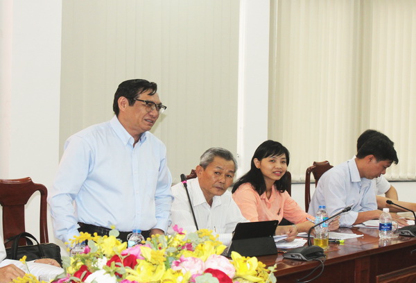 Phó chủ tịch HĐND tỉnh Nguyễn Sơn Hùng phát biểu tại buổi làm việc với HĐND TX. Long Khánh