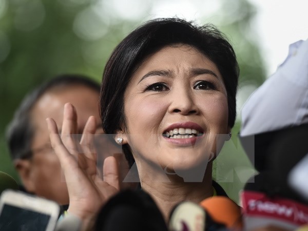 Cựu Thủ tướng Thái Lan Yingluck Shinawatra trả lời báo giới khi tới phiên tòa ở Bangkok ngày 5/8. (Nguồn: AFP/TTXVN)