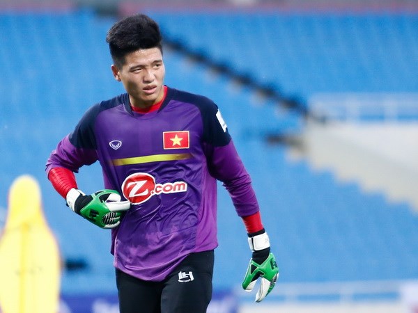 Nén đau bước tiếp