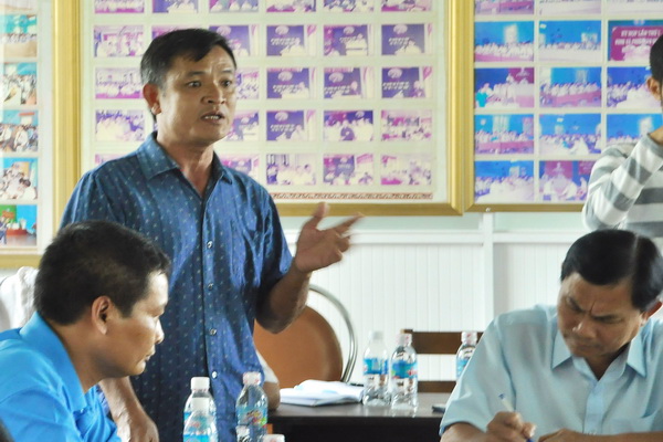 Người dân xã Phước Tân (TP.Biên Hòa) trình bày những vấn đề bức xúc.