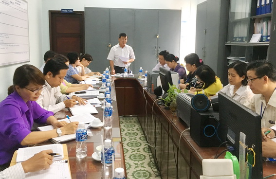 Đồng chí Hồ Thanh Sơn, Trưởng ban Dân vận Tỉnh ủy trao đổi việc thực hiện quy chế dân chủ tại Phòng GD-ĐT TP.Biên Hòa