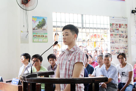 Bị cáo Trịnh Hữu Thuần tại tòa.