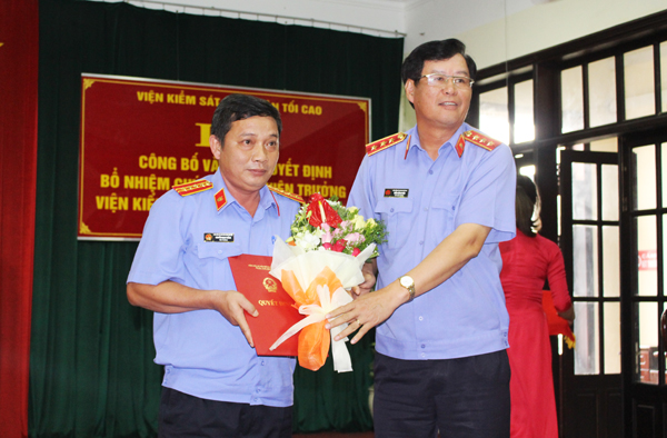 Đồng chí Trần Công Phàn, Phó viện trưởng VKSND tối cao trang quyết định cho ông Nguyễn Mạnh Thắng.