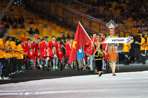 Đoàn thể thao người khuyết tật Việt Nam tại lễ khai mạc ASEAN Para Games 2017.