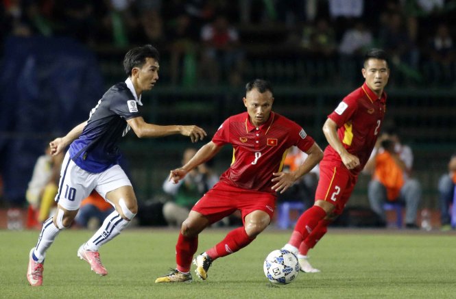 Trận VN (đỏ) thắng Campuchia 2-1 ở trận lượt đi. Ảnh: ANH TUẤN