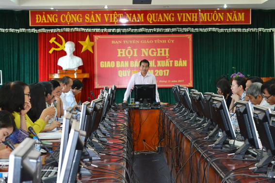 Đồng chí Thái Bảo, Trưởng ban Tuyên giáo Tỉnh ủy, kết luận tại buổi họp
