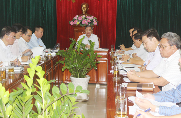 Phó chủ tịch UBND tỉnh Nguyễn Quốc Hùng chủ trì buổi làm việc