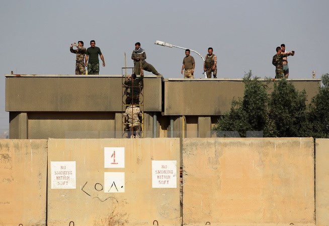 Các tay súng thuộc đảng Công nhân người Kurd được triển khai tại ngoại ô phía nam thành phố Kirkuk ngày 15/10. (Nguồn: AFP/TTXVN)