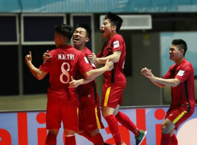 ĐT futsal Việt Nam xuất sắc đánh bại ĐT Indonesia trong một cuộc rượt đuổi tỉ số ấn tượng