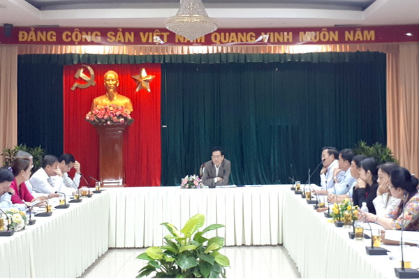 Phó chủ tịch UBND tỉnh Võ Văn Chánh chủ trì cuộc họp.