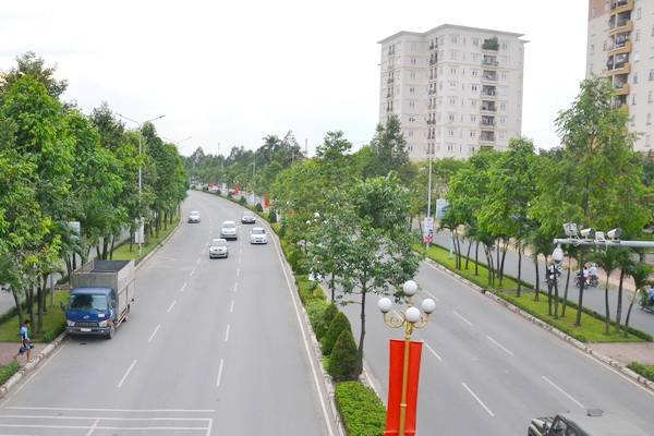 Hạ tầng giao thông và cây xanh đang là thách thức lớn của TP.Biên Hòa. Trong ảnh, đường Nguyển Ái Quốc lớn nhất của TP.Biên Hòa hiện nay. (BH - K.Giới)