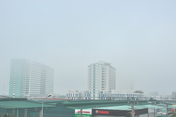 Bệnh viện đa khoa Đồng Nai chìm trong sương mù.