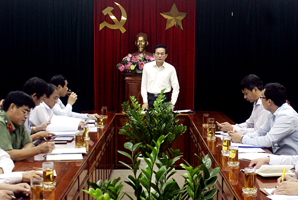  Phó chủ tịch UBND tỉnh Võ Văn Chánh chủ trì cuộc họp.