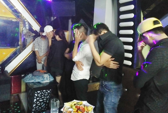 Hàng chục thanh niên (nam, nữ) phát hiện sử dụng ma túy trong quán karaoke