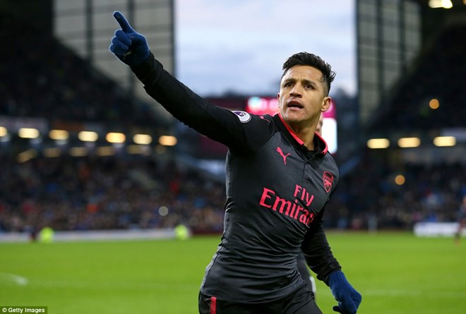 Sanchez giúp Arsenal giành 3 điểm từ chấm 11m.