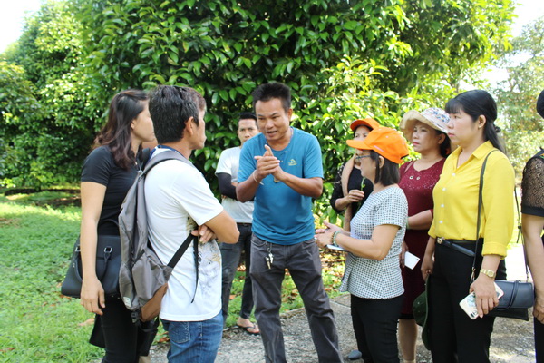 Đoàn cán bộ, nông dân của Hội Nông dân tỉnh đến thăm và học hỏi kinh nghiệm tại Trang trại Supatra Land (tỉnh Rayong, Thái Lan).