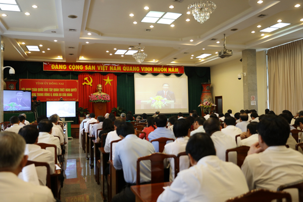 Đồng chí Võ Văn Thưởng, Trưởng ban Tuyên giáo Trung ương phát biểu khai mạc hội nghị trực tuyến