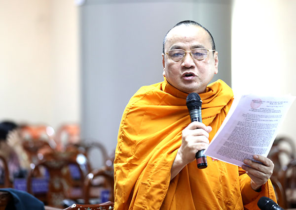 đại biểu Lê Hà (Thượng tọa Thích Bửu Chánh), Phó trưởng ban trị sự Giáo hội Phật giáo tỉnh, có ý kiến tại phiên thảo luận