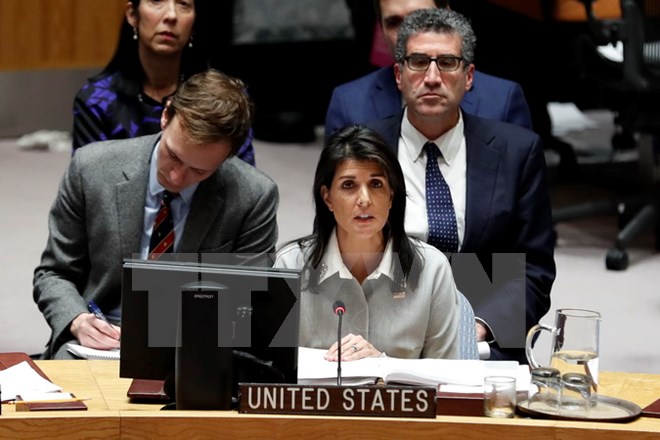 Đại sứ Mỹ tại Liên hợp quốc Nikki Haley phát biểu tại phiên họp khẩn của về vấn đề Jerusalem ở New York, Mỹ, ngày 8/12. (Nguồn: THX/TTXVN)