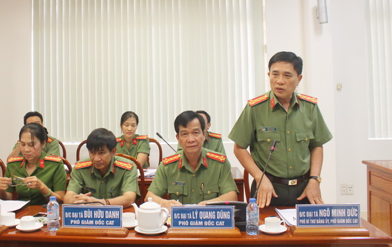 Đại tá Ngô Minh Đức, Phó giám đốc Công an tỉnh báo cáo tại buổi làm việc