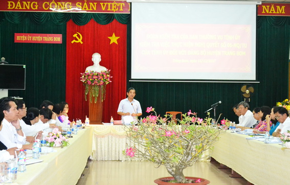 Đồng chí Huỳnh Văn Tới phát biểu tại buổi làm việc