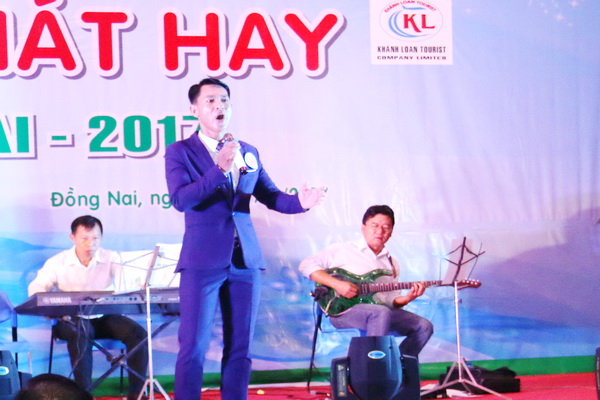 Thí sinh dành giải nhất của hội thi Nguyễn Hoàng Giang (30 tuổi, đến từ Trường Sĩ quan lục quân 2) và giải thí sinh thể hiện bài hát về Bác Hồ hay nhất trình diễn tại đêm chung kết.
