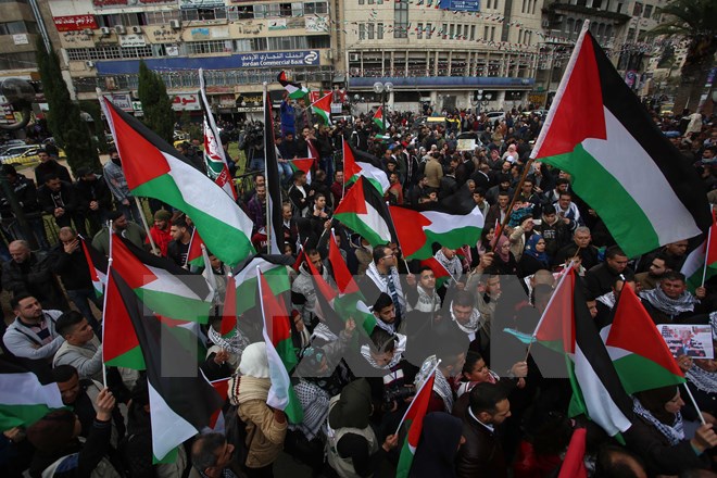 Người dân Palestine biểu tình tại Nablus, khu Bờ Tây. (Nguồn: THX/TTXVN)