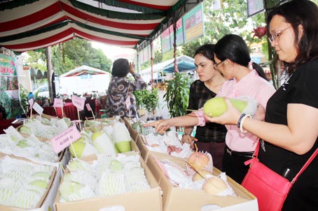 Xoài VietGAP của Hợp tác xã Xoài Suối Lớn tham gia hội chợ sản phẩm nông nghiệp sạch do huyện  Xuân Lộc tổ chức.