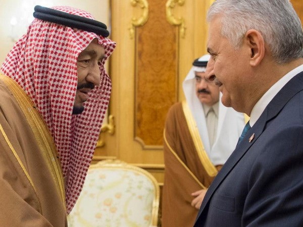 Quốc vương Saudi Arabia Salman và Thủ tướng Thổ Nhĩ Kỳ Binali Yildirim. (Nguồn: alarabiya.net)