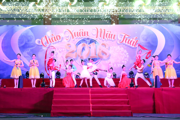 Tiết mục ca múa của Trường trung cấp văn hóa nghệ thuật Đồng Nai.