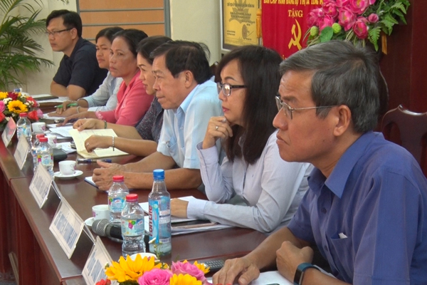 Chủ tịch tỉnh Đinh Quốc Thái tiếp xúc cử tri Long Khánh