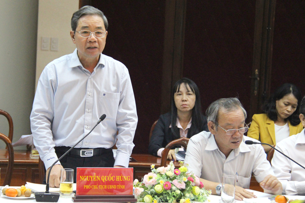 Phó chủ tịch UBND tỉnh Nguyễn Quốc Hùng phát biểu ý kiến tại buổi giám sát.