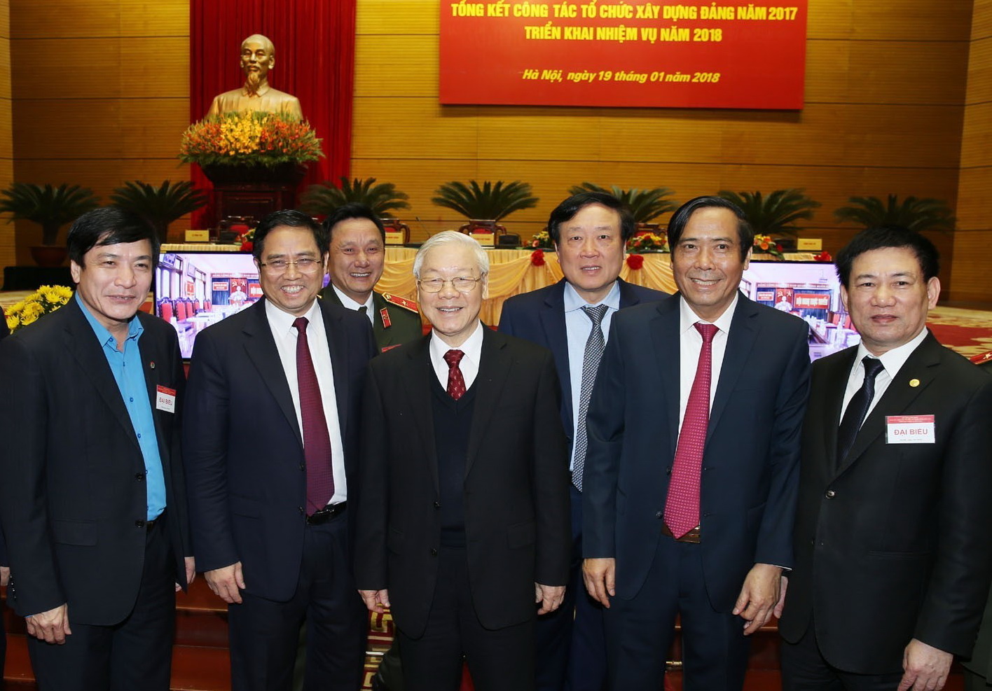 Tổng Bí thư Nguyễn Phú Trọng với các đại biểu dự hội nghị.