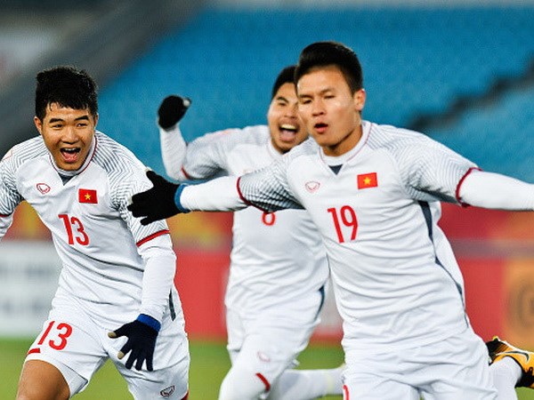 Quang Hải và đồng đội đang làm rất tốt sau các tình huống bóng hai để mang về chiến thắng cho U23 Việt Nam. (Ảnh: AFC)