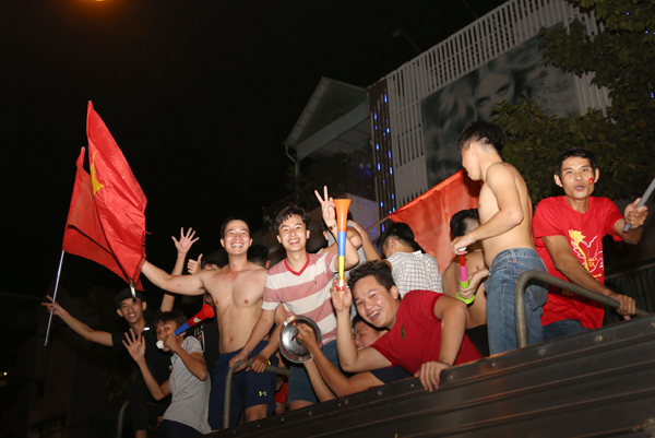 Người dân vui mừng với thành tích của U23 Việt Nam