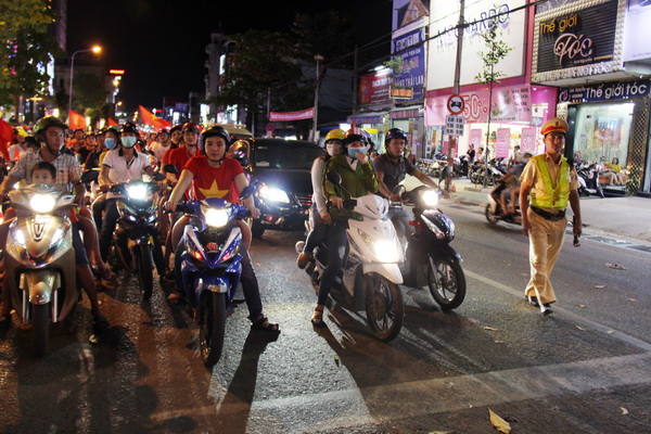 Cảnh sát giao thông điều tiêt giao thông tại khu vực phía trước Vincom Biên Hòa.