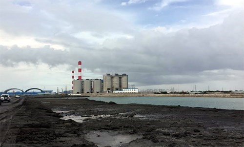 Bãi thải tro xỉ khổng lồ của nhà máy nhiệt điệt Duyên Hải (Trà Vinh)