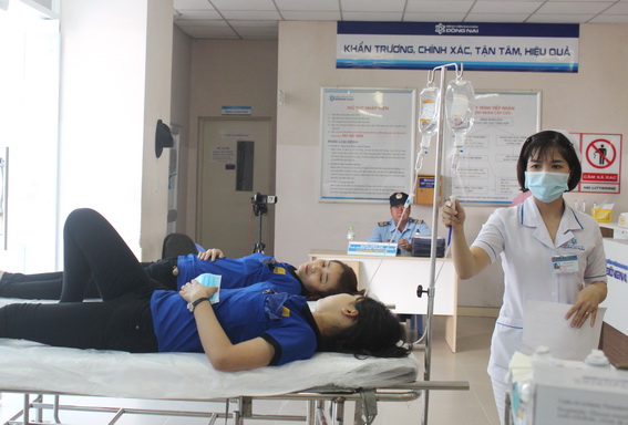 Công nhân Công ty TNHH FRIWO Việt Nam bị ngộ độc thực phẩm phải nhập viện điều trị tại Bệnh viện đa khoa Đồng Nai.