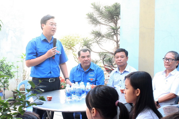 Anh Lê Quốc Phong, Ủy viên dự khuyết Trung ương Đảng, Bí thư thứ nhất Trung ương Đoàn thăm hỏi, chúc tết thanh niên công nhân 