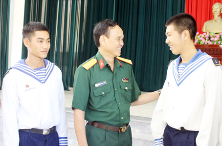 Đại tá Huỳnh Thanh Liêm, Chính ủy Bộ Chỉ huy quân sự tỉnh, chúc tết cán bộ, chiến sĩ ở huyện đảo  Trường Sa.