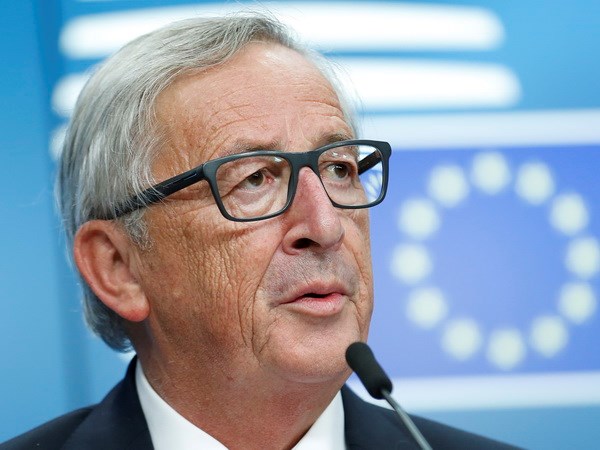 Chủ tịch Ủy ban châu Âu Jean-Claude Juncker phát biểu trong cuộc họp báo tại Brussels, Bỉ ngày 19/10/2017. (Nguồn: THX/TTXVN)