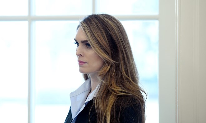 Trợ lý tin cậy nhất của Tổng thống Mỹ Donald Trump từ chức
